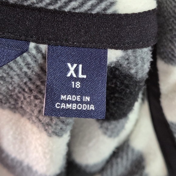 Lands' End Black and White Checkered Pullover - Picture 8 of 8